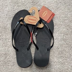 Havaianas Women’s Slim Flip Flops in Black